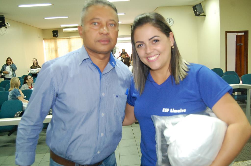 Prefeitura e Câmara entregam dezenas de kits de uniformes para profissionais de Amambai (104).JPG