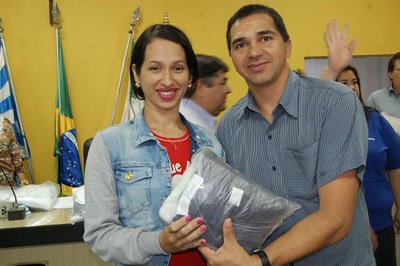 Prefeitura e Câmara entregam dezenas de kits de uniformes para profissionais de Amambai (48).JPG