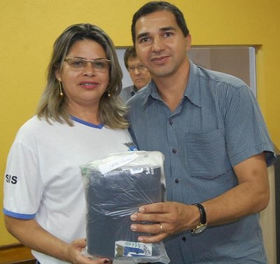 Prefeitura e Câmara entregam dezenas de kits de uniformes para profissionais de Amambai (61).JPG