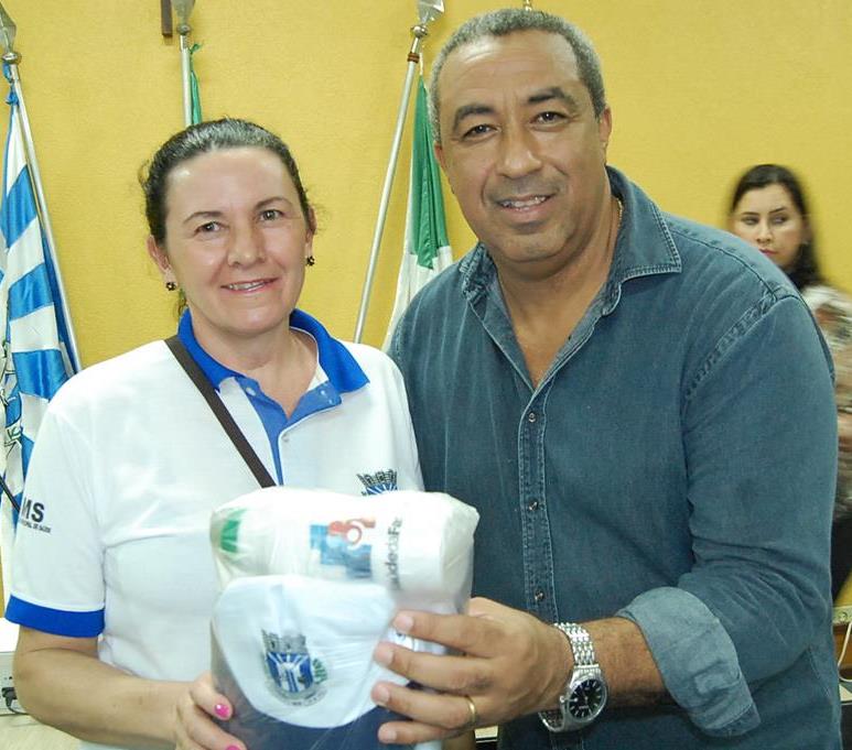 Prefeitura e Câmara entregam dezenas de kits de uniformes para profissionais de Amambai (90).JPG