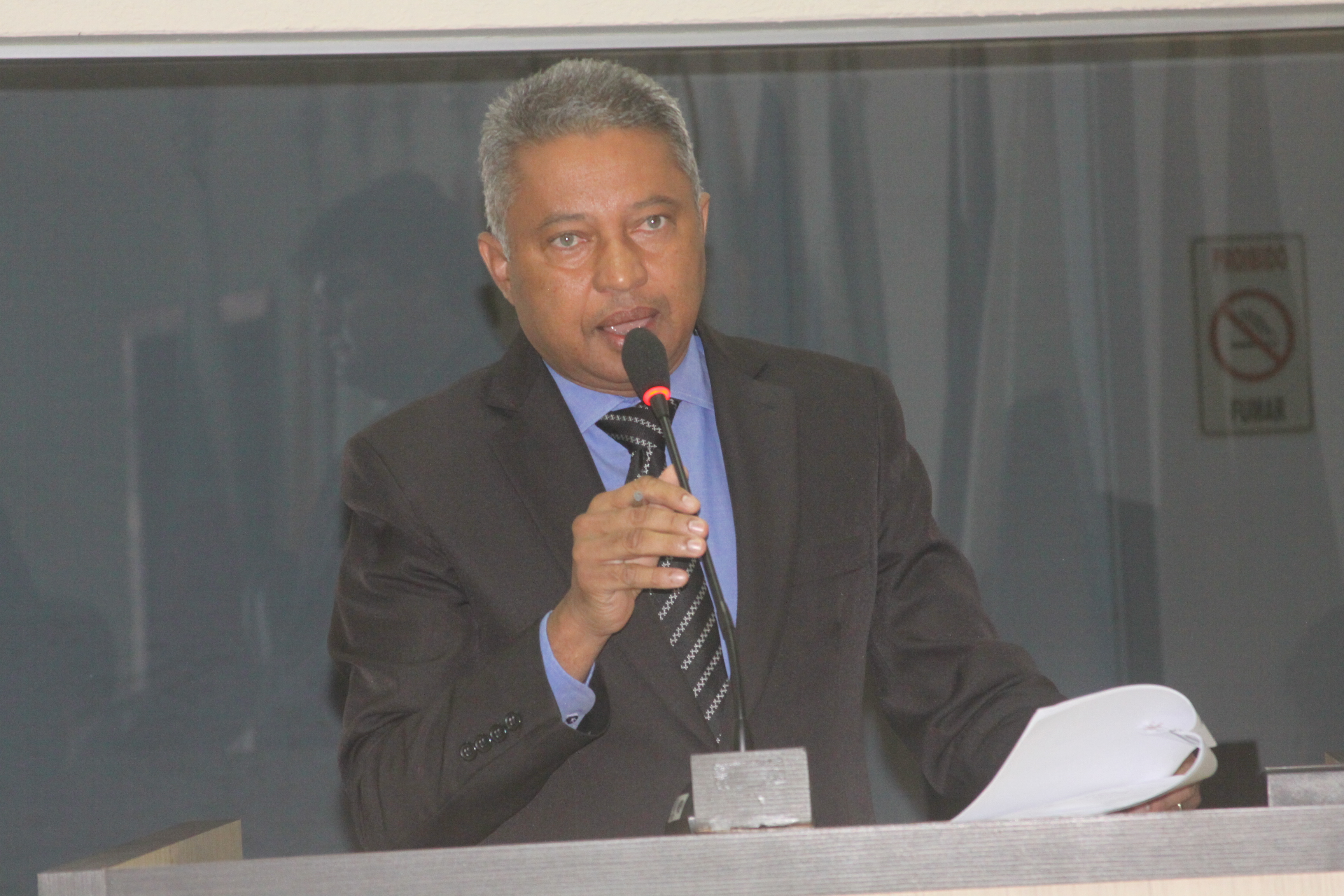 Preocupado com segurança dos moradores, vereador solicita iluminação pública