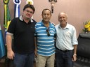 Presidente da Câmara recebe morador da Vila Limeira e atende reivindicações Presidente da Câmara recebe morador da Vila Limeira e atende reivindicações