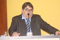 Roberto Sangue Bom solicita recuperação de pavimentação asfáltica em ruas da cidade