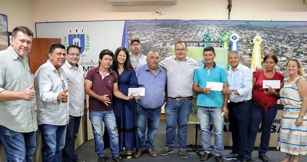 VEREADORES DE AMAMBAI PARTICIPAM DA ENTREGA DO CARTÃO MAIS SOCIAL