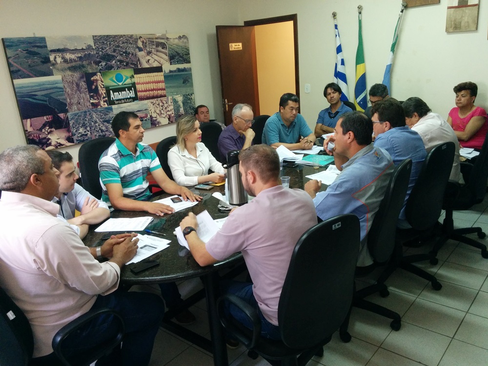 Vereadores se reúnem com membros do executivo de Amambai